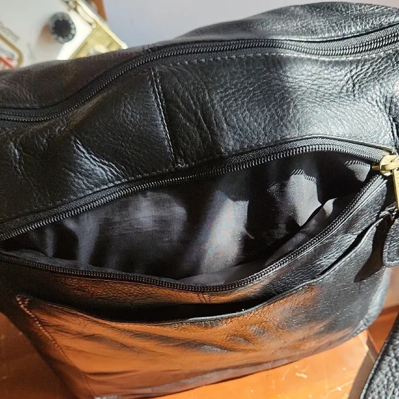 Frye Black Leather Hobo Bag - Picture 14 of 17